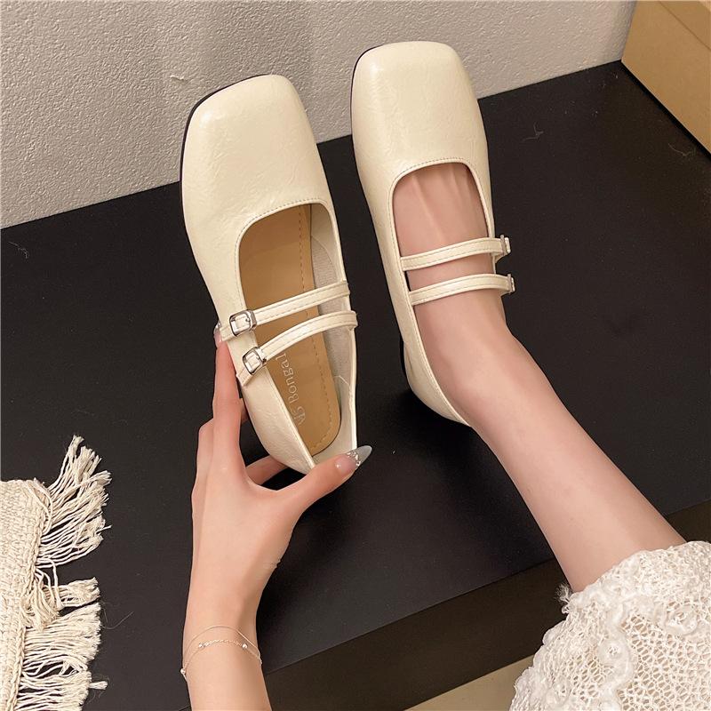 Våren 2025 nya franska retro mångsidiga fe-stil enkelskor koreansk version lågklackade mjukbottnade enkelskor damkjol