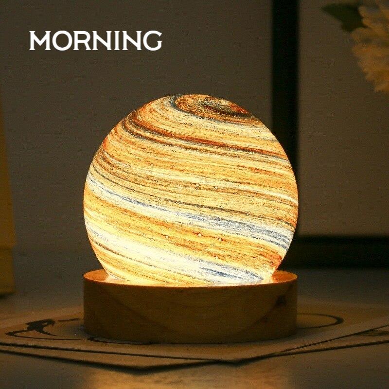 3D Mond Glaslampe USB-betrieben Planet Mini Nachtlicht Mit Holzständer Für Kinder Mädchen Jungen Freunde Geburtstag Weihnachtsgeschenke