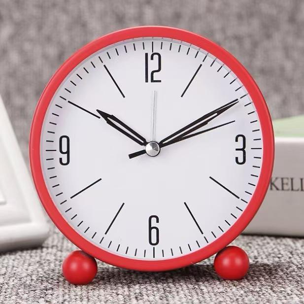 Stylish Silent Metal Alarm Clock for Students' Desks & Nightstands, Perfect for Living Room or Bedroom.
