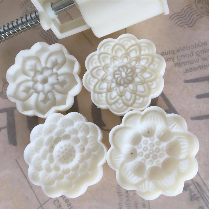75g Cute Lotus Shape Plastic Dessert Molds Dessert Mold DIY Baking Accessories Kitchen Gadget for Mid-Autumn Festival