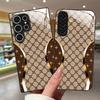 Capa de Vidro para Celular Estampa de Estrela com Treliça Marrom Capas de Celular da Moda para Samsung Galaxy S26 S25 S24 S23 S22 FE Ultra Plus