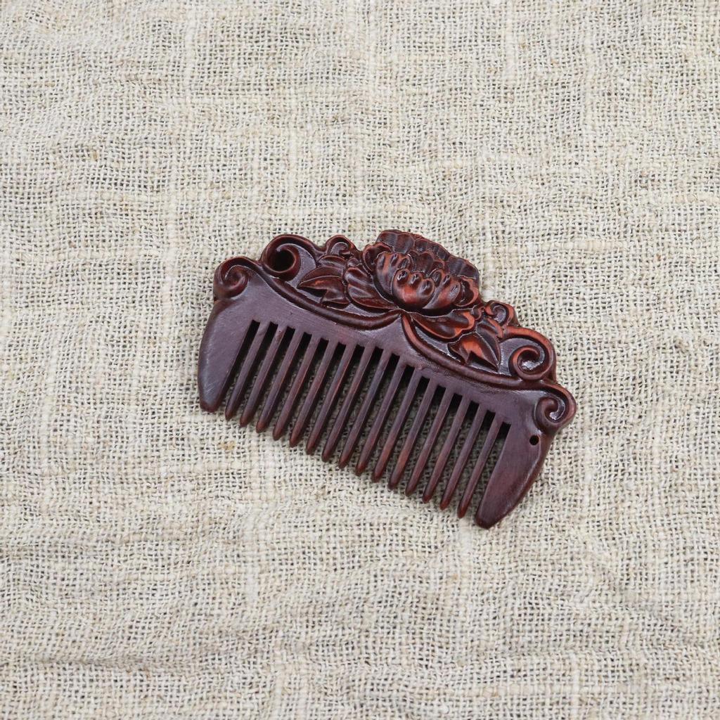 Sandalwood 8cm Carved Mini Comb: Petite, Lovely, and Practical for Girls' Handbags.