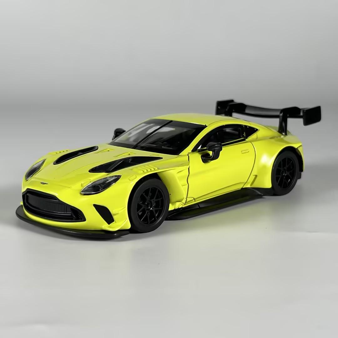 

1:31 Aston Martin Vantage GT3 Supercar Alloy Metal Diecast Model Car Desktop Display Collectible Ornament Holiday Present Child жёлтый