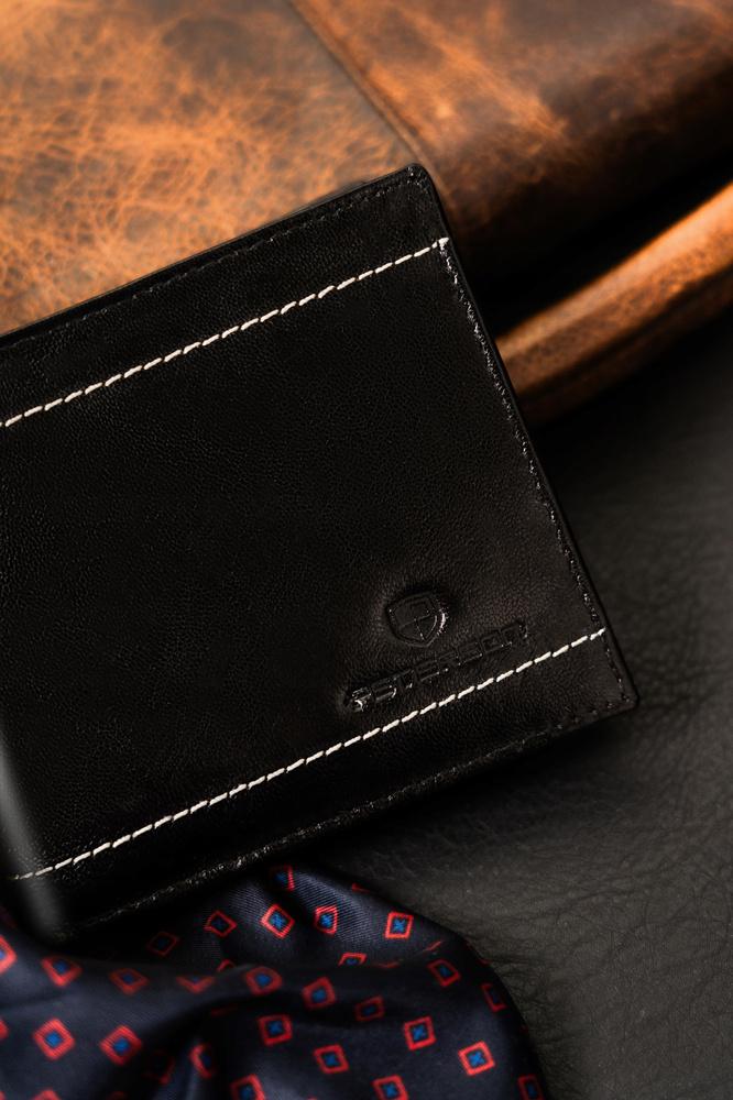 Classic Men's Wallet Made of Natural Leather - Peterson