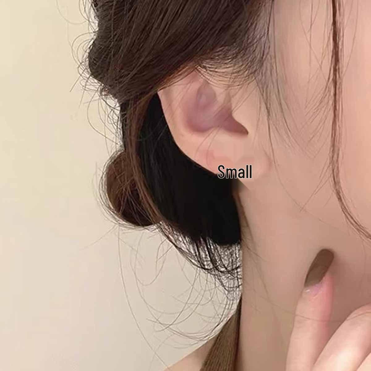 Elegant Black Heart Stud Earrings: Chic, Minimalist Design for Everyday Wear