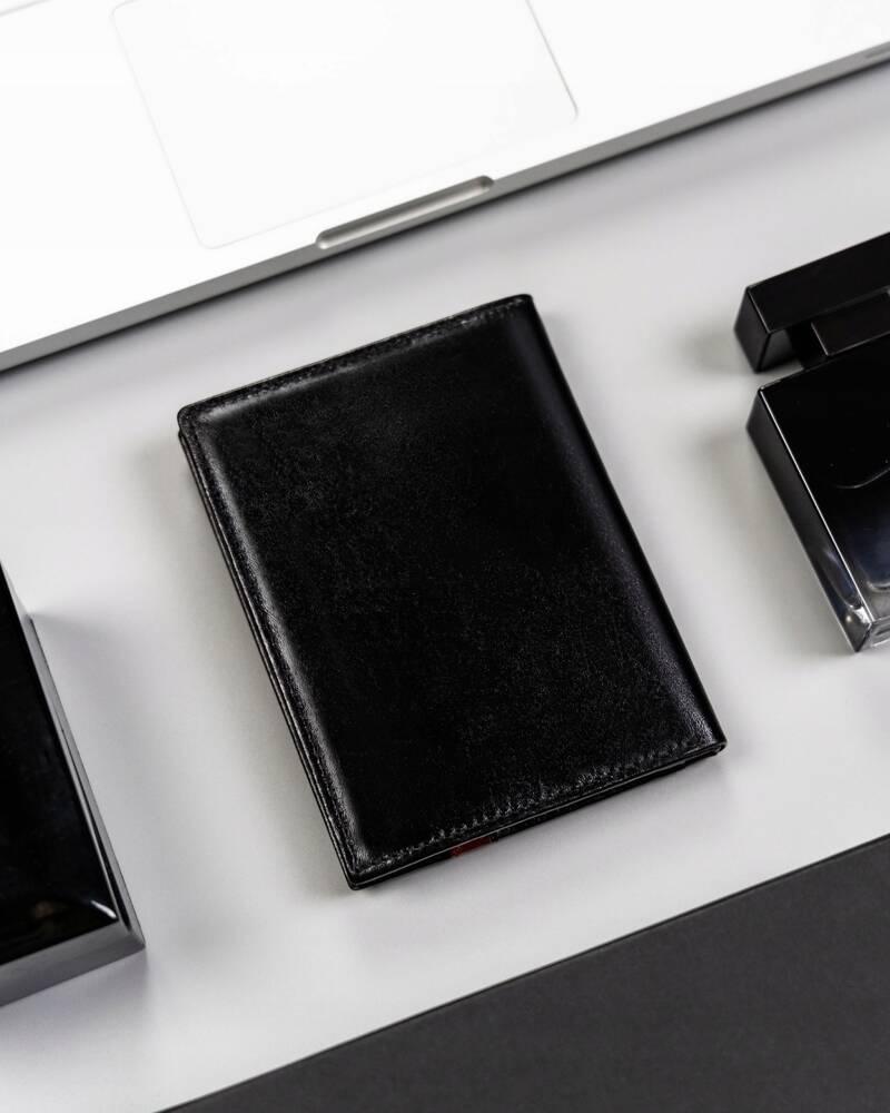 Large men's leather wallet with RFID system without external clasp - Rovicky