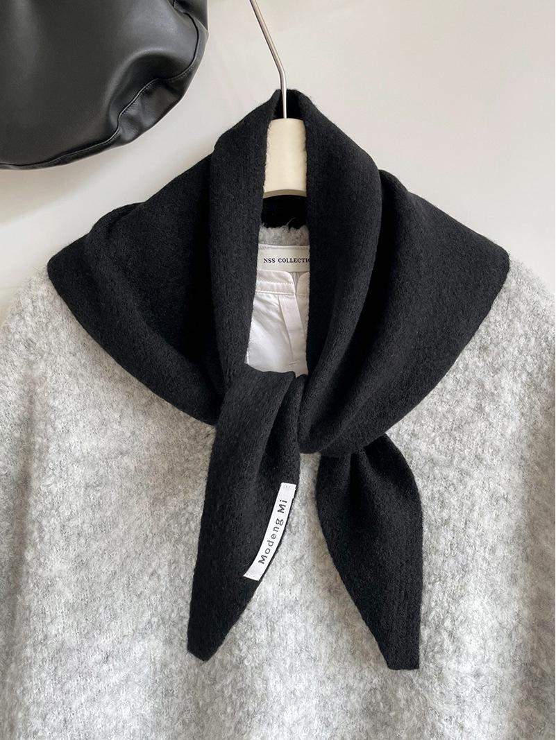 Damski trójkątny szalik dziergany w 100% z wełny – Ciepły, wszechstronny, wielofunkcyjny szalik na głowę. 120CM*70CM czarny
