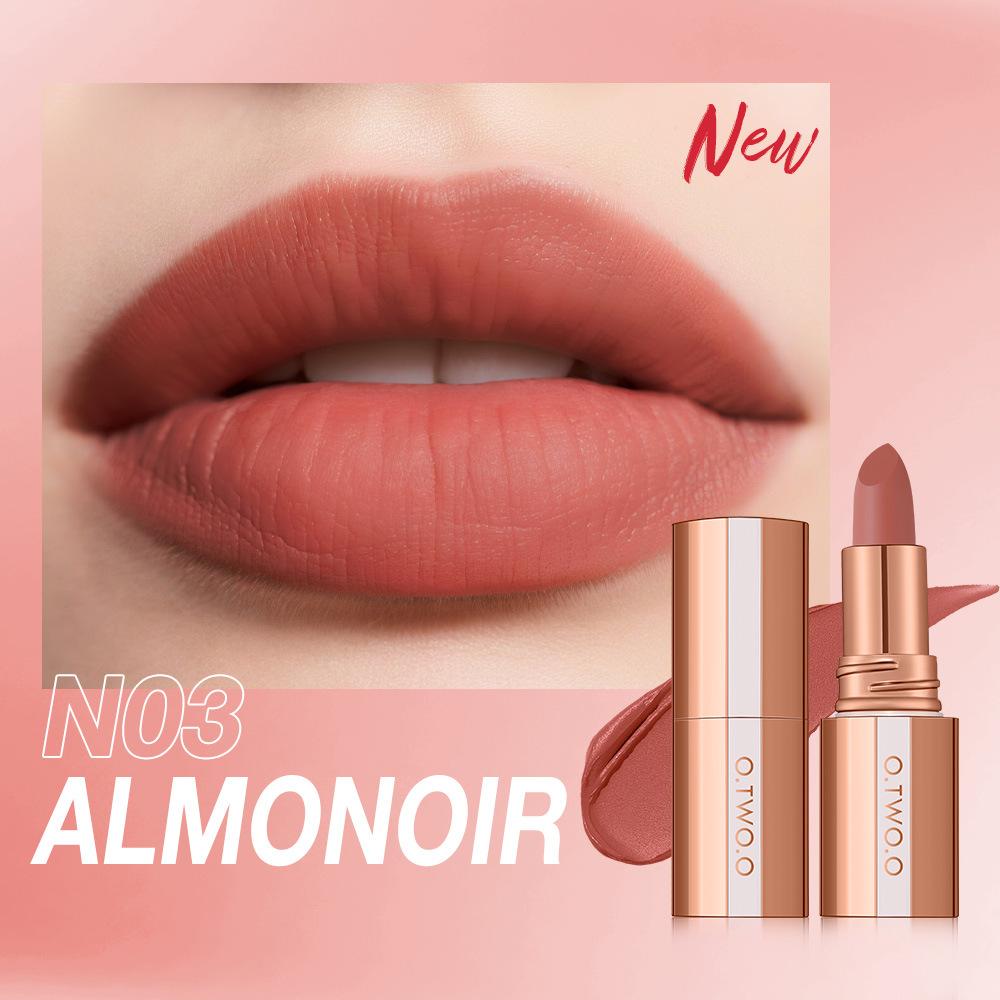 O.TWO.O Rossetto Opaco Colore Bloccante Bacio Nebbioso – Rossetto Opaco Vellutato a Nebbia Leggera Lunga Tenuta