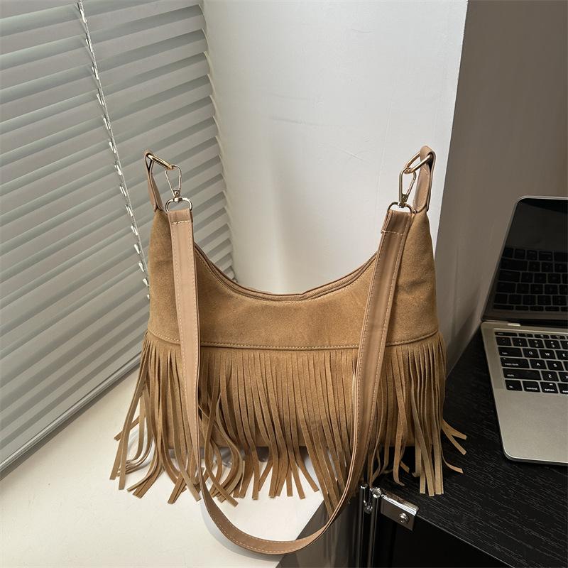 

Модная сумка с бахромой из кожи и бархата большой вместимости женская 2025 новая нишевая богемная на плечо кроссбоди хаки