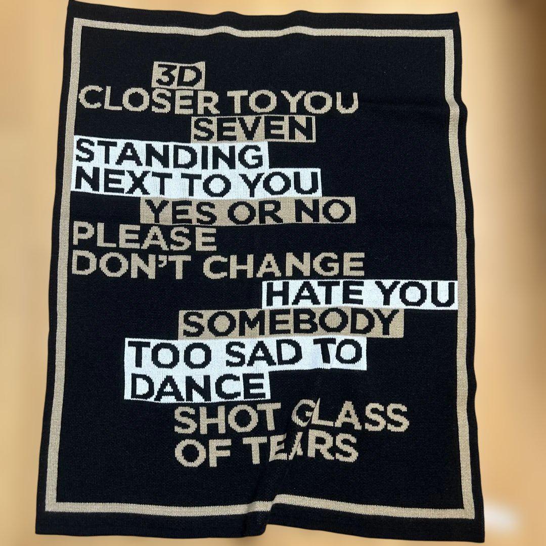 

[USED] BTS Jungkook GOLDEN BLANKET