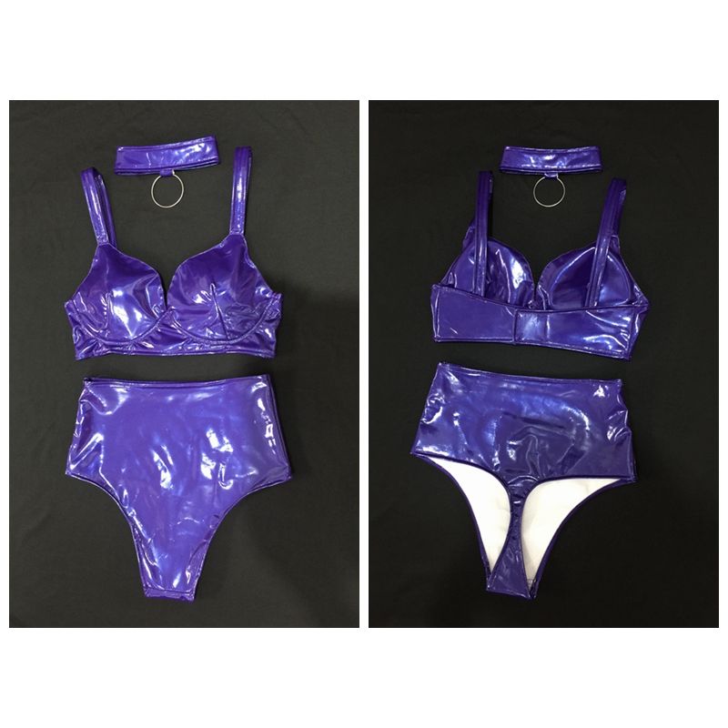 

Яркий эластичный лаковый бюстгальтер, костюм с высокой талией и открытыми бедрами Red M