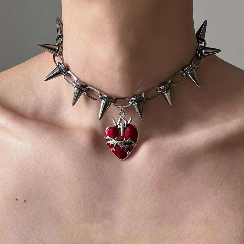 Y2K Herz Nieten Halskette Gothic Punk Stil Herz Anhänger Halskette für Männer Frauen Übertriebener Schmuck Zubehör Geschenke