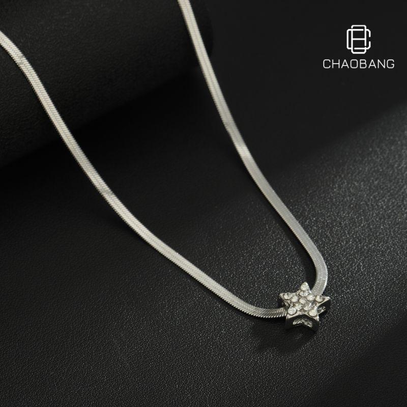 Star Snake Bone Chain for Women, Korean Style, Niche Luxury2024New Summer Collarbone Necklace Accessories