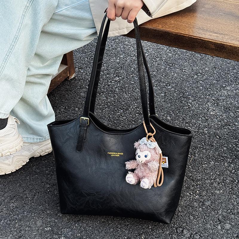 Light luxury niche large-capacity bag women's spring and autumn new super hot versatile shoulder bag high-end commuter bag