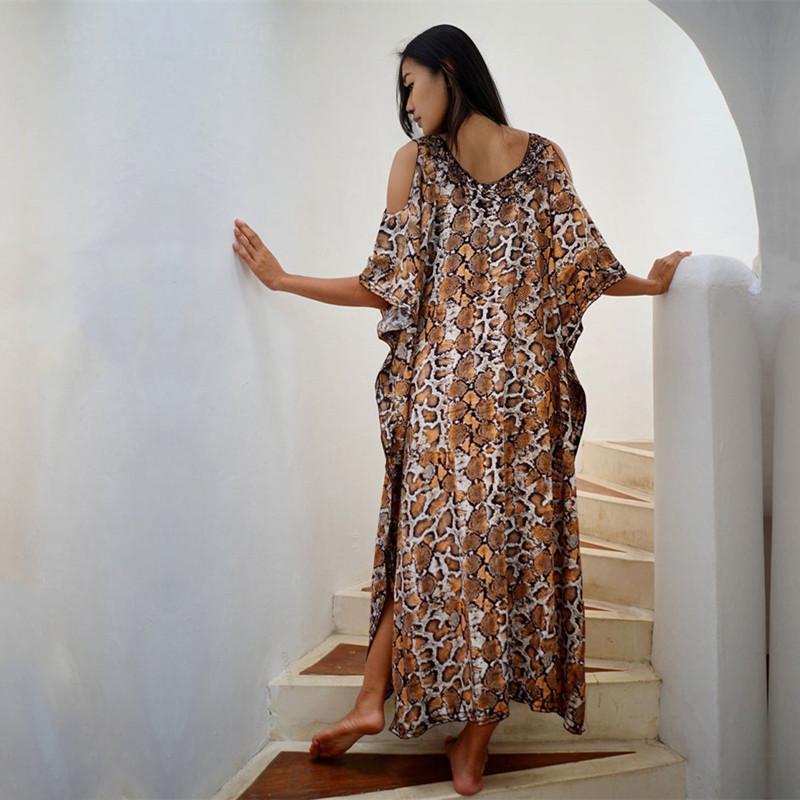 EDOLYNSA 2024 Leopardí kaftan plus sizeSexy šaty maxi se studenými rameny a rozparkem na bokuLetní oblečení pro ženyPlážové oblečení Krytí plavek