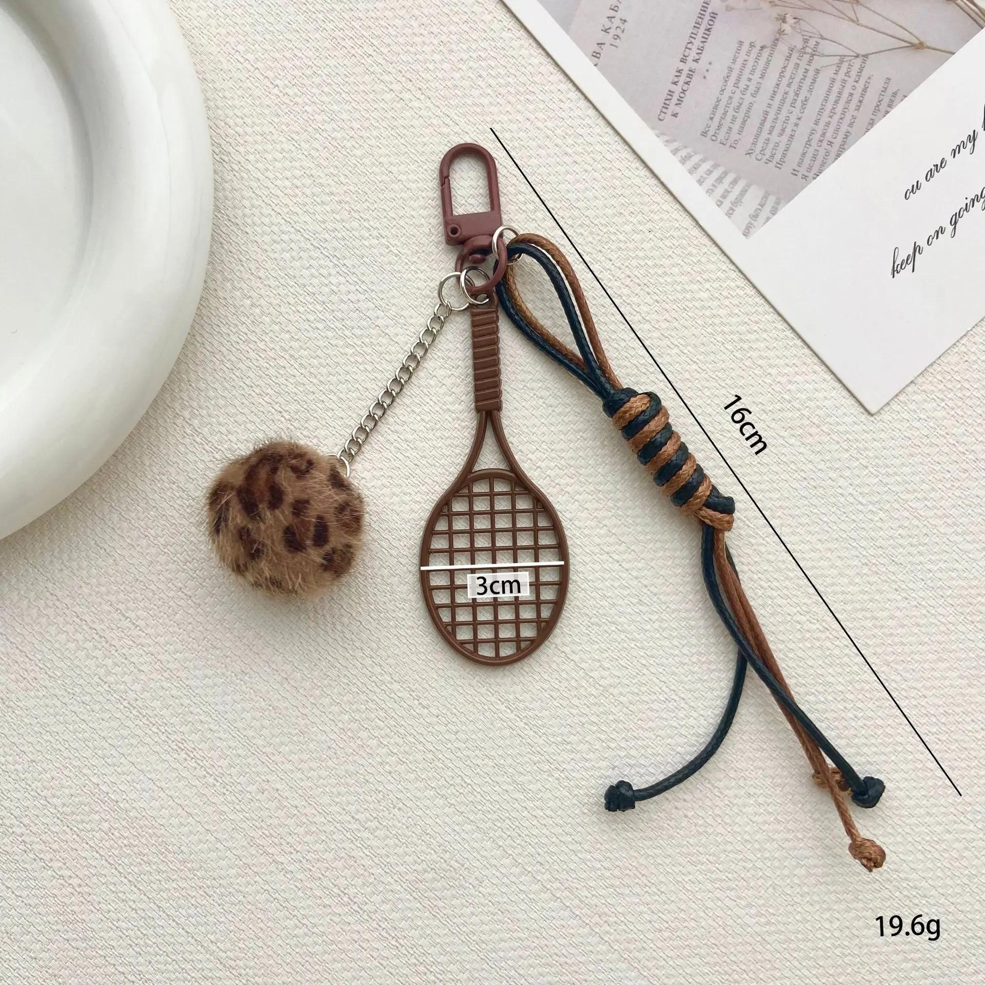 Racket de Tennis Personnalisée Peluche Petite Balle de Tennis avec Sac en Corde Tressée Décoration de Téléphone Portable Pendentif Pendentif de Niche Charme de Sac