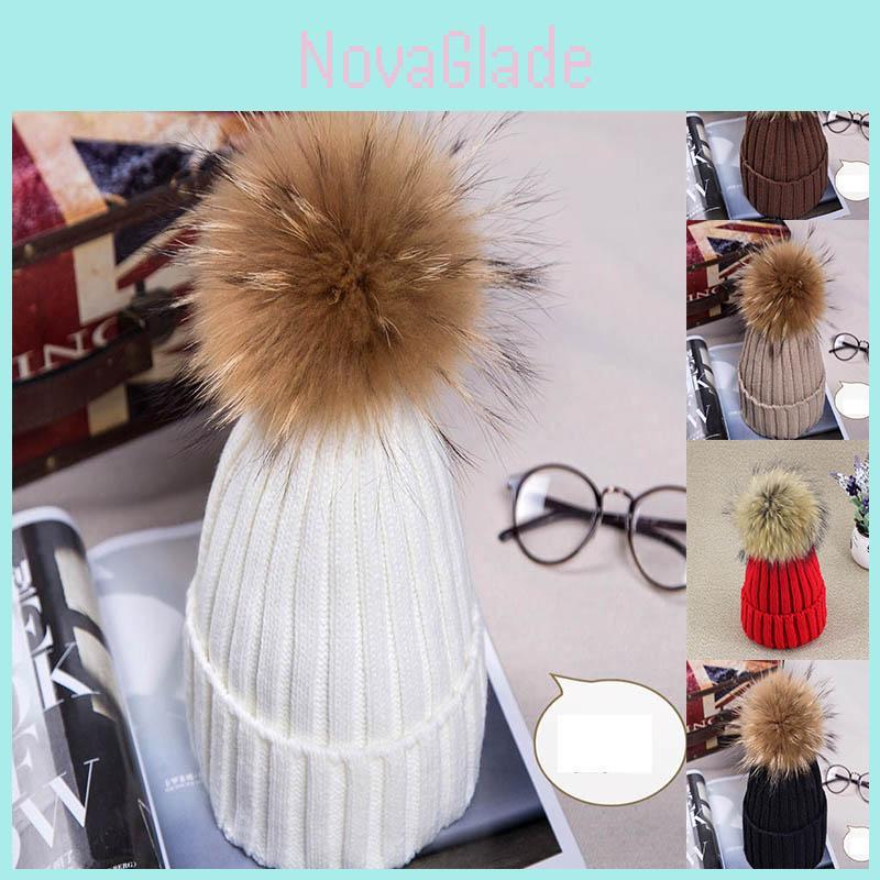 Cappello a Cuffia Invernale di Lusso con Pompon in Vera Pelliccia di Procione per Donne e Signore