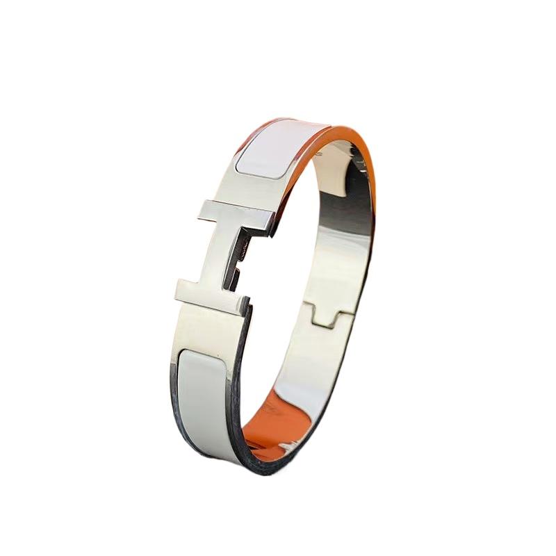 Klassisch Einfach Mode Unisex Leichter Luxus Trend Liebe Zuhause Buchstabe Titanstahl Armband Schmuck Tägliches Tragezubehör