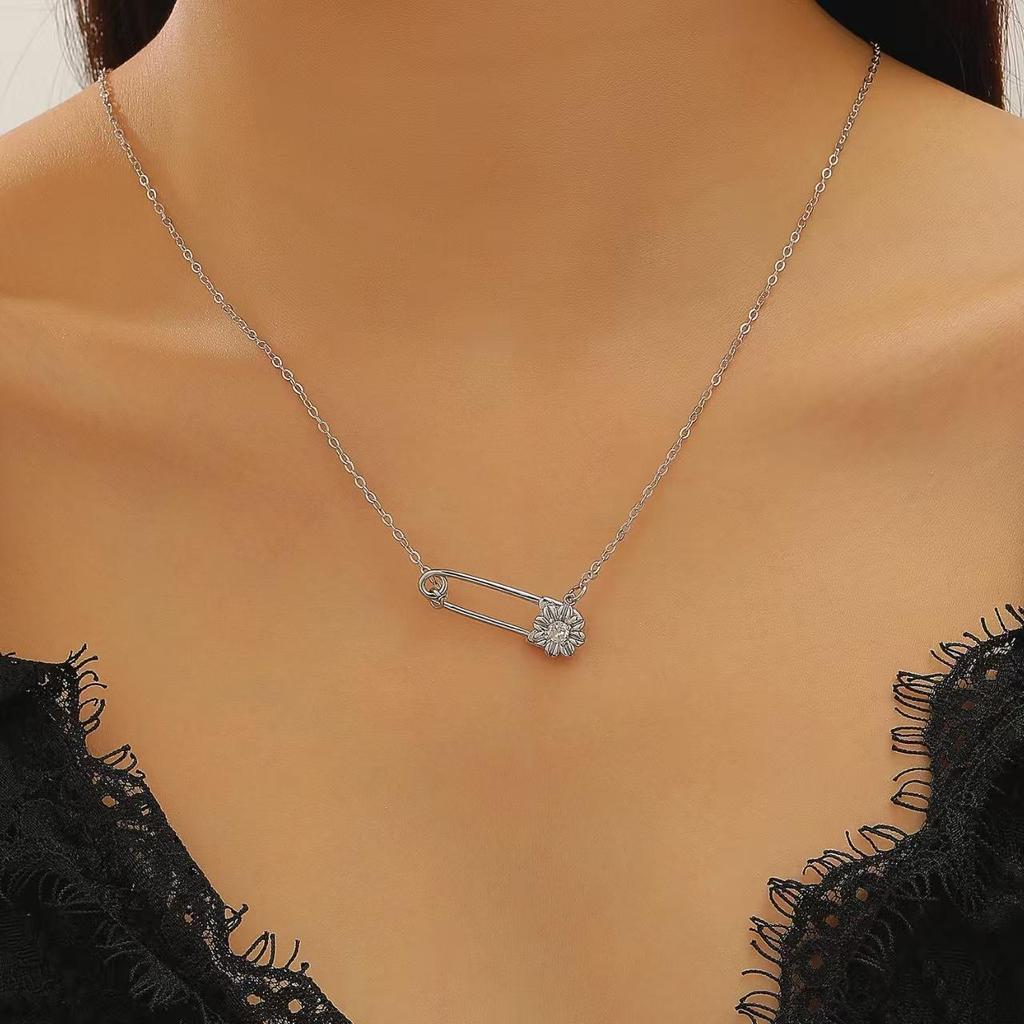 Enkelhet Premium Känsla Pappersklämma Afrikansk Krysantemum Formad Halsbandshänge För Kvinnor