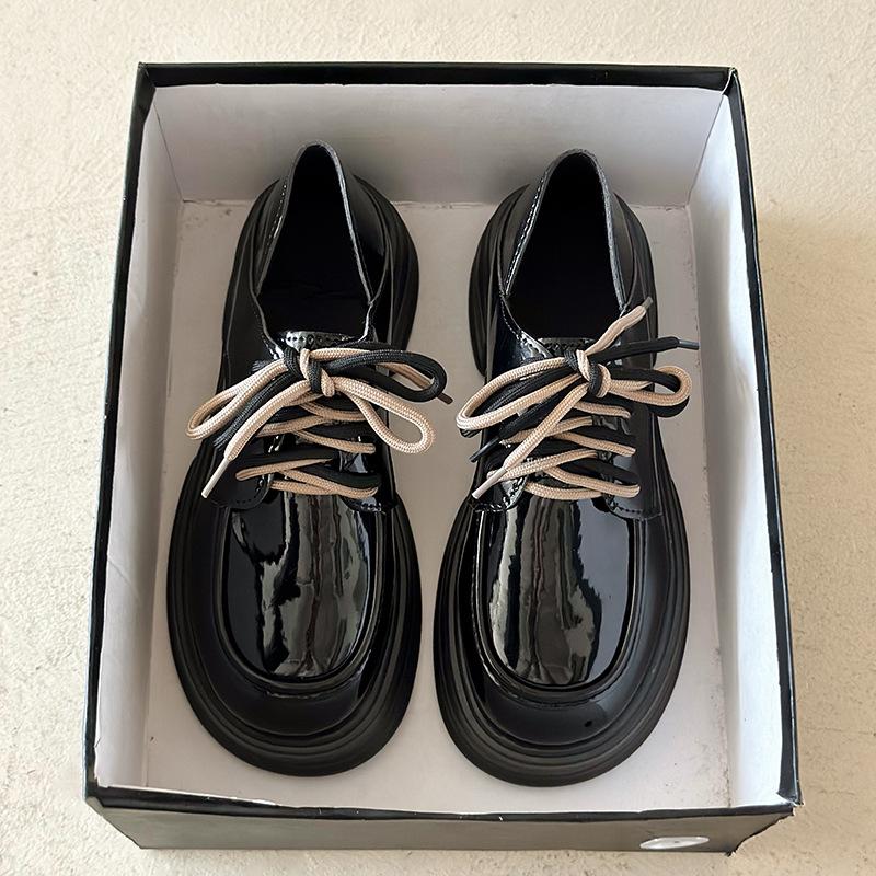 

Маленькие кожаные туфли женские 2025 новая осень платформа-маффин студенческие на шнуровке одинарные туфли женские 35