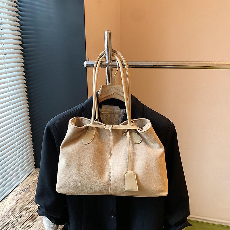 

Сумка большой вместимости женская новая модная и высококлассная сумка на одно плечо подмышку сумка-тоут для поездок хаки