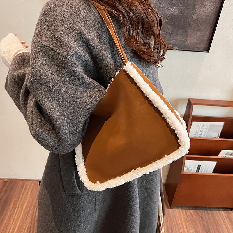 New Shoulder Bag Women's Deerskin Velvet Handbag Large Capacity Vegetable Basket Lamb Wool Tote Bag Women's Autumn