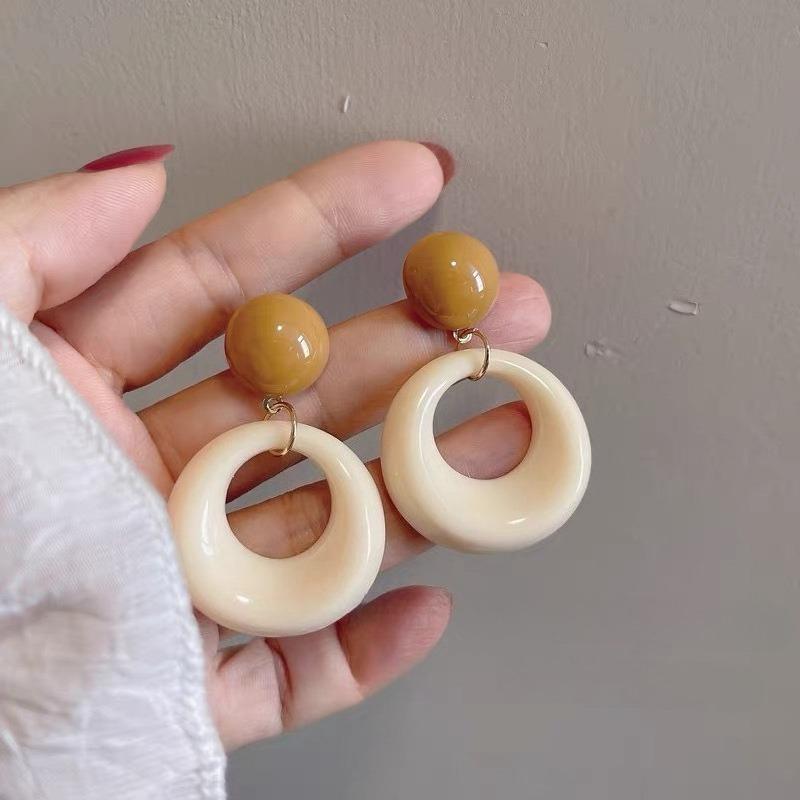 Retro kulaté kontrastní náušnice dámské sváteční styl módní osobnost náušnice temperamentní high-end náušnice