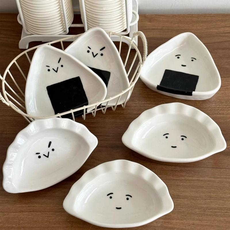 Liebliche Sesam-Punkte Keramikscheibe Dreieck Reisbällchen Geschmack Schale Schlichtheit Haushalt Kreativ Hot Pot Dippschale Essigschale