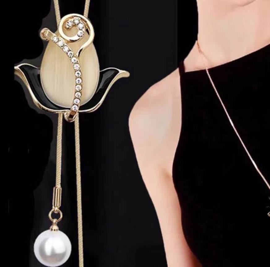 Luxury Non-Fading Korean Fashion Sweater Necklace: Autumn/Winter Women's Niche Design Pendant