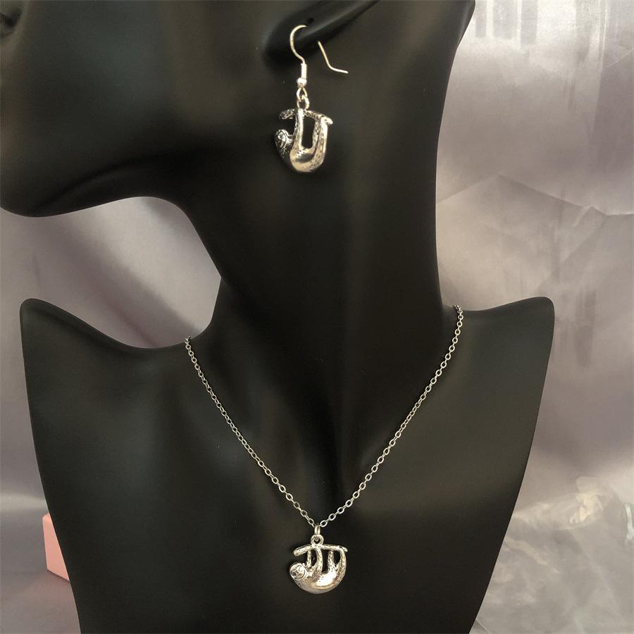 Conjunto Popular de Brincos e Colar de Preguiça Europeu-Americano - Joias de Animais para Mulheres