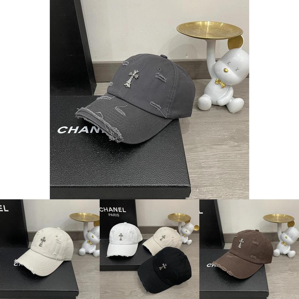 Einfache einfarbige Kreuzdekoration Rissiges Design Neutrale lässige Baseballkappe für Hip-Hop-Enthusiasten