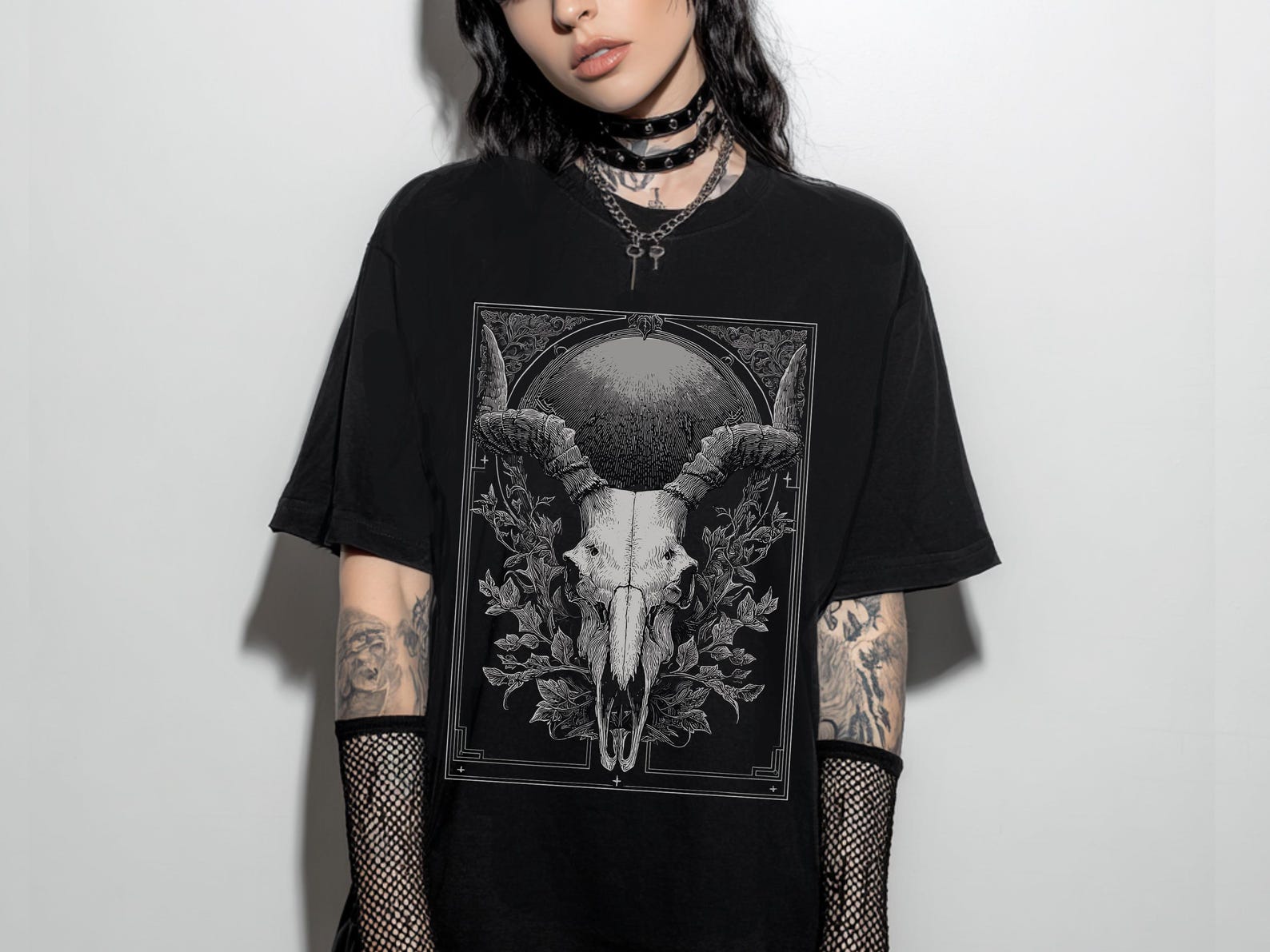 Unisex Bull Skull Witchy Gothic Graphic T-Shirt, Emo Goth Grunge Shirt, Whimsigoth Dark Academia Clothing, Alt Gothic Top Goth Gift For Her 3XL