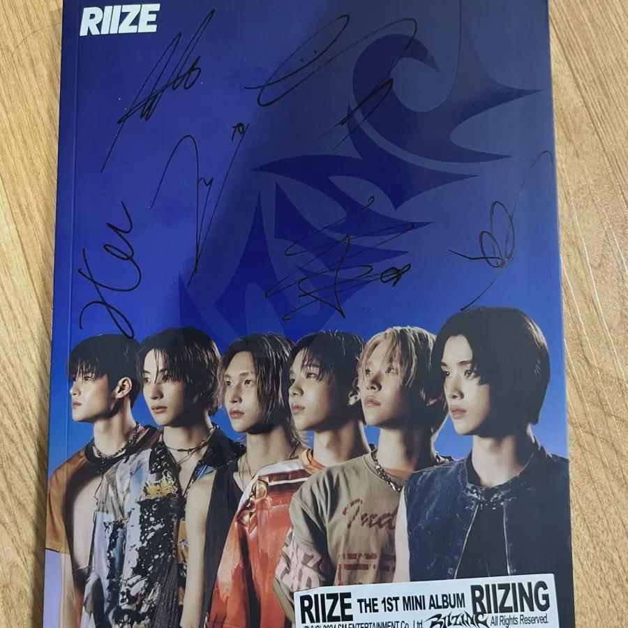 

Rise Riize Sign Album