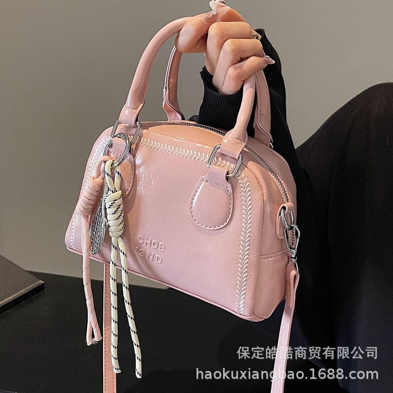 Premium sense niche bag women's autumn and winter versatile 2025 new messenger bag fashionable retro portable work small bag