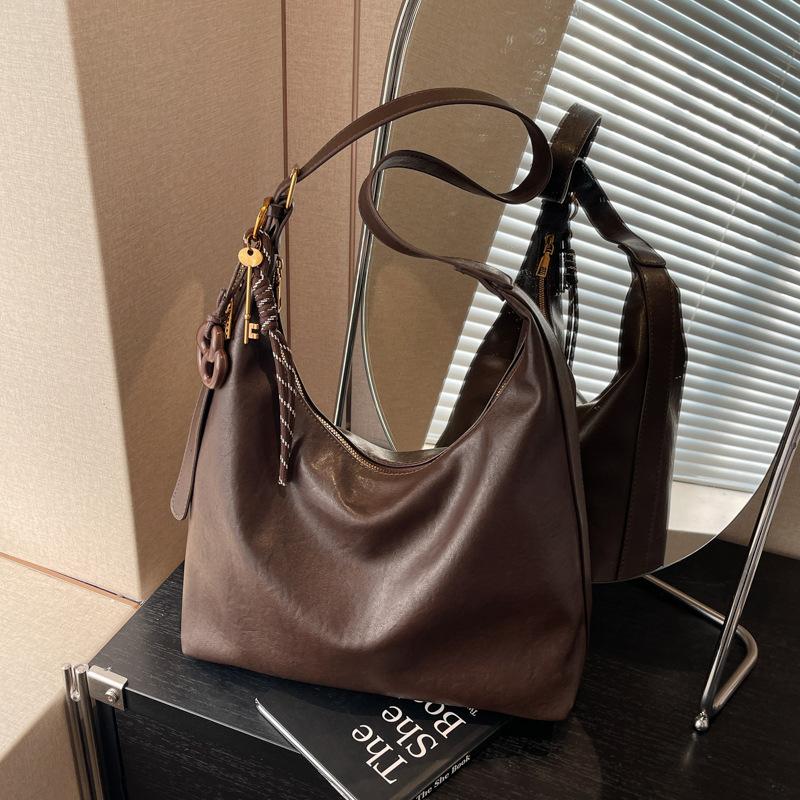 Large-capacity Simple Bag Women's Autumn and Winter New Trendy Fashion High-end Shoulder Bag Casual Commuter Bag