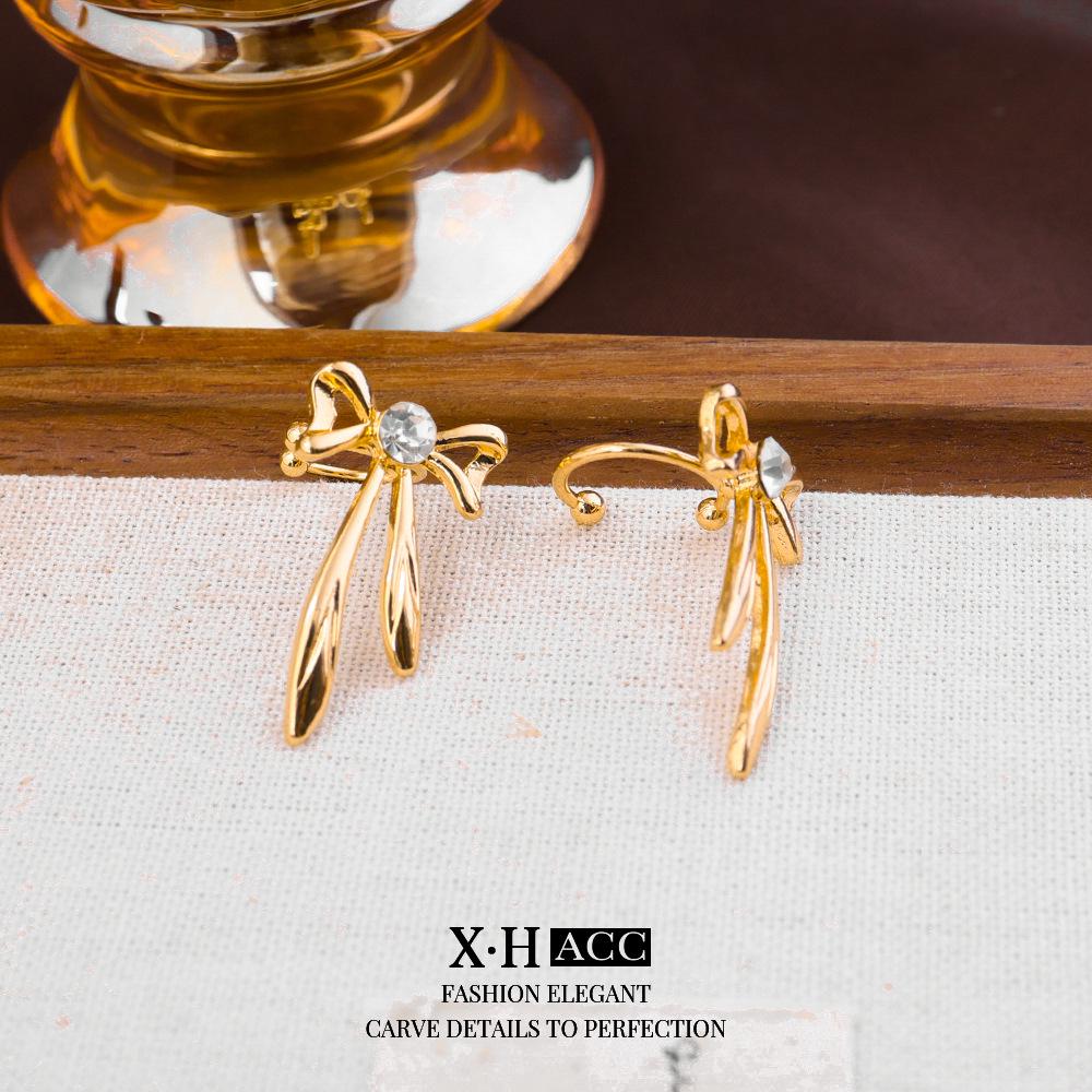 Clips de Oreja Triángulo Francés de Alta Gama Sin Perforación - Pendientes Simples, Elegantes, de Estilo Lujoso para Mujer