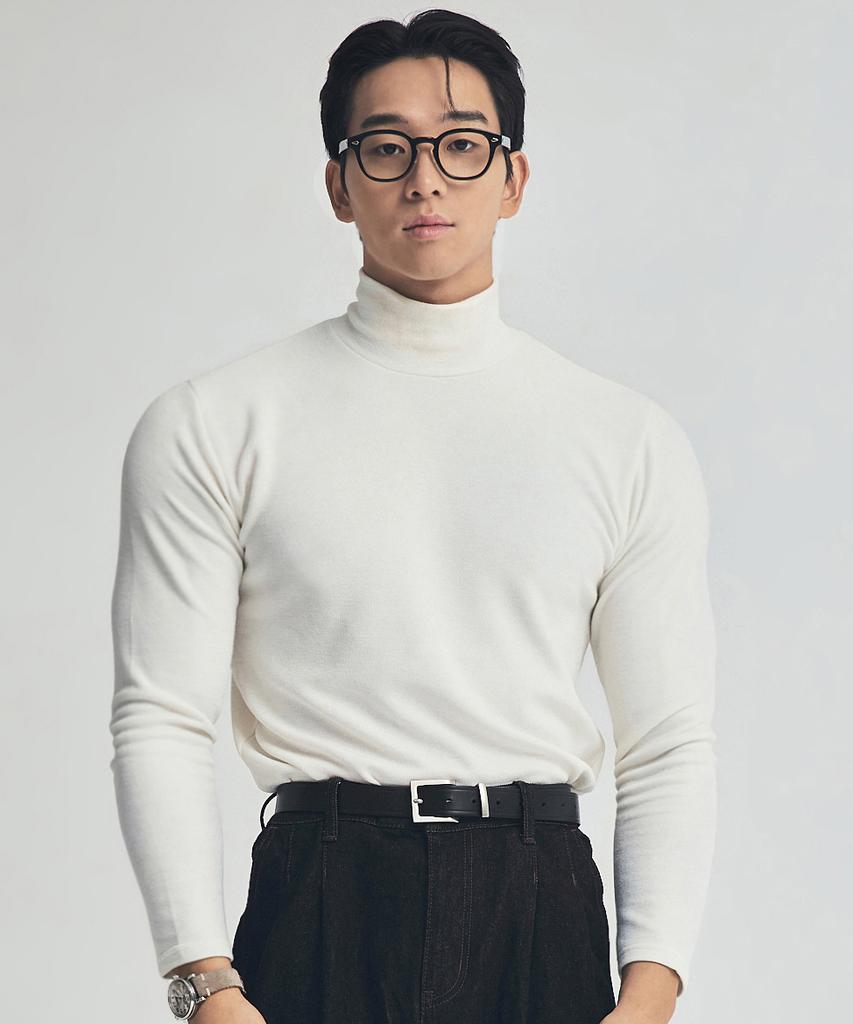 ASTROVE Fleece-Lined Muscle Turtleneck Ivory