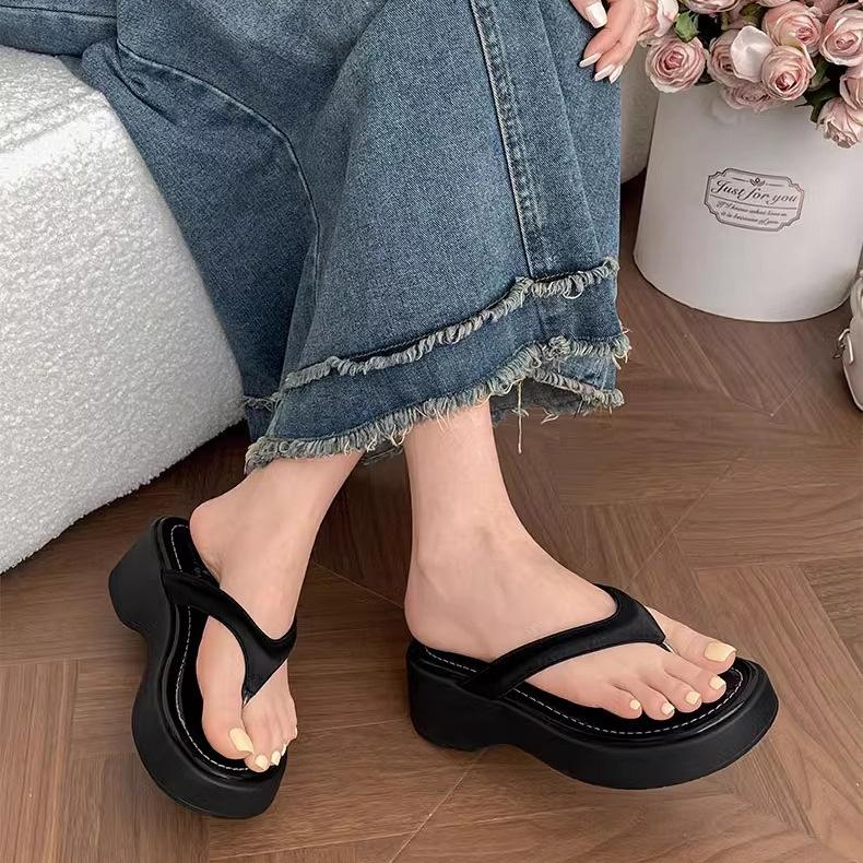 

Шлепанцы женские летние толстая подошва увеличивающие рост новые интернет-знаменитость универсальные квадратный носок щипающие ногу пляжные крутые тапочки 40 чёрный