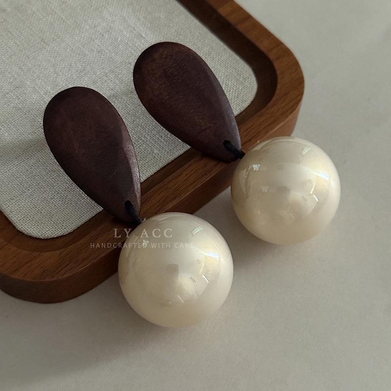 Round and Simple Pearl Wood Water Drop Earrings, Earrings, Elegant and Exquisite Light Luxury Atmosphere, Niche Fashion Earrings