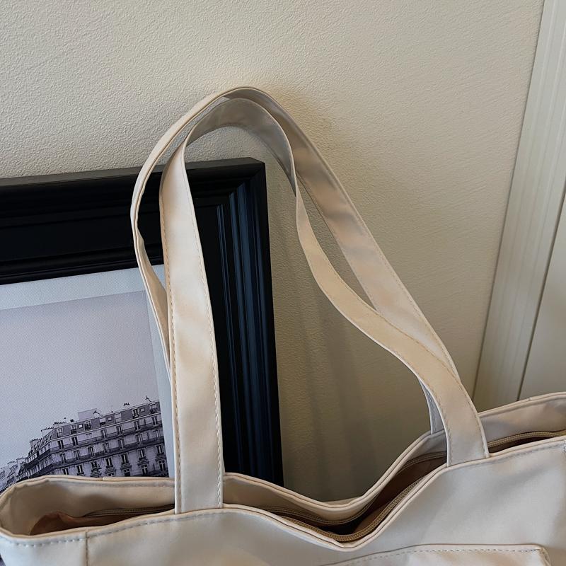 Large Capacity Tote Bag for Women Everyday Shoulder Bag with Multiple Pockets and Sleek Design