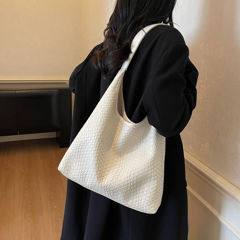 Retro bag women's large capacity 2025 new autumn and winter casual shoulder mother and child bag premium texture commuter tote bag