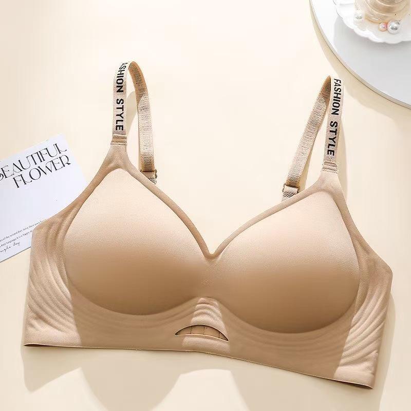 Women's Seamless Push-Up Sports Bra with Side Support and Beautiful Back Design