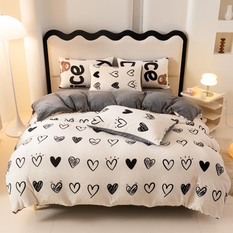 Cute Cartoon Strawberry Printed Duvet Cover Coral Fleece Autumn Winter Bed 4 Piece Set Wear Resistant Machine Washable Bedding