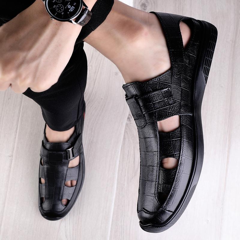 Heißeste Verkäufe Neueste Echtleder Klassiker Schwarze Sommersandalen für Herren Luxus Outdoor Strandschuhe Atmungsaktive Bequeme Slipper Mann