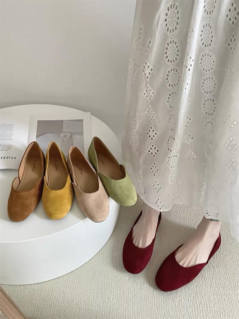 Gentle fairy wind ballet shoes 2025 spring French sweet suede round head shallow mouth soft sole grandma shoes ladyshoes
