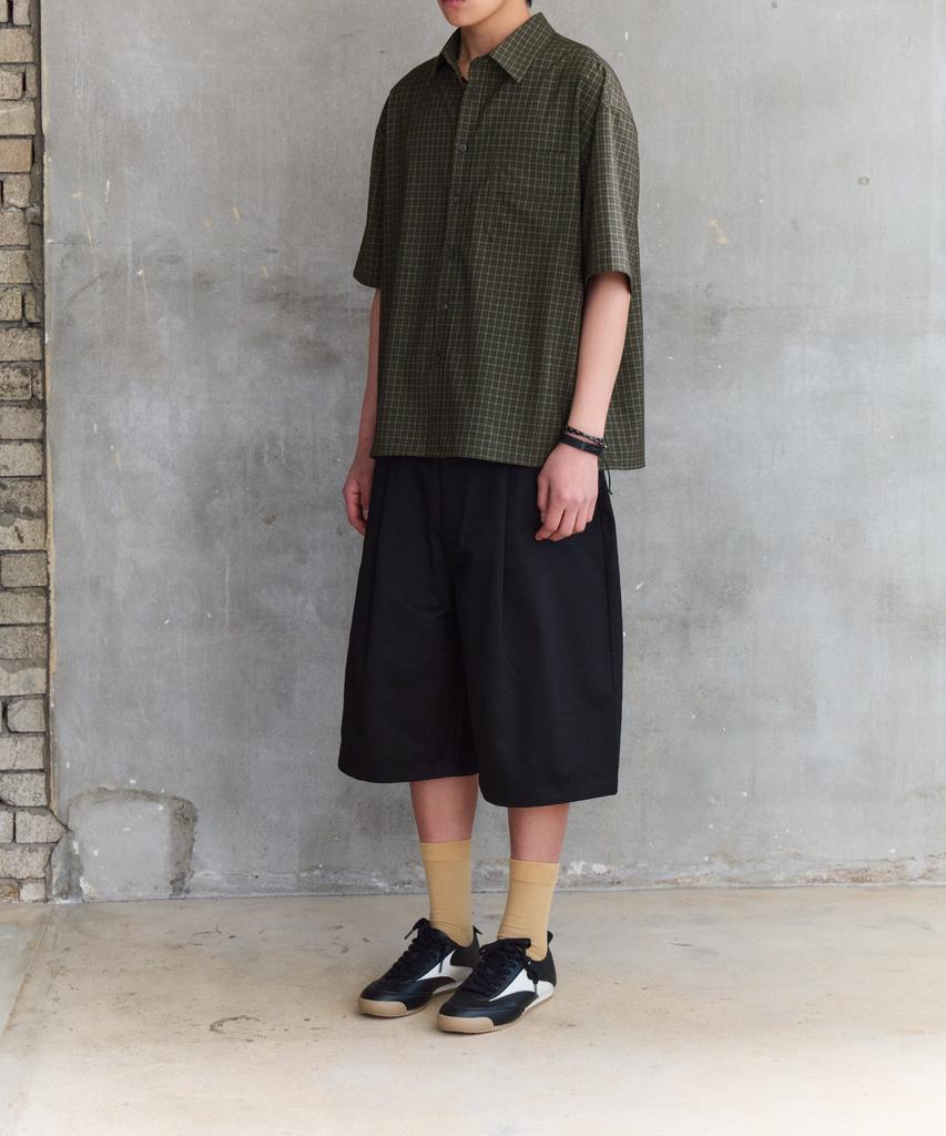 Piali One-Tuck Chino Wide Half Pants (Black)