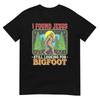 Ich habe Jesus gefunden, der immer noch nach Bigfoot sucht Retro T-Shirt
