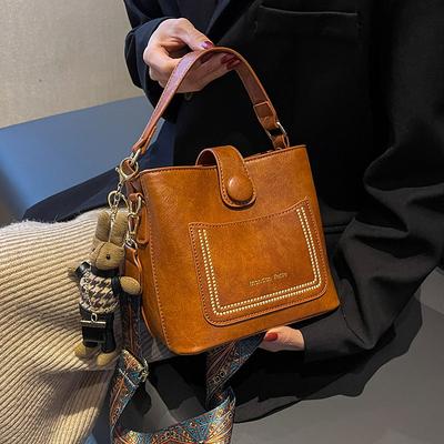 Modna damska torba w stylu etnicznym - Prosta i retro torba na ramię lub crossbody z jednokolorową fakturą i luksusowym wykończeniem do noszenia.