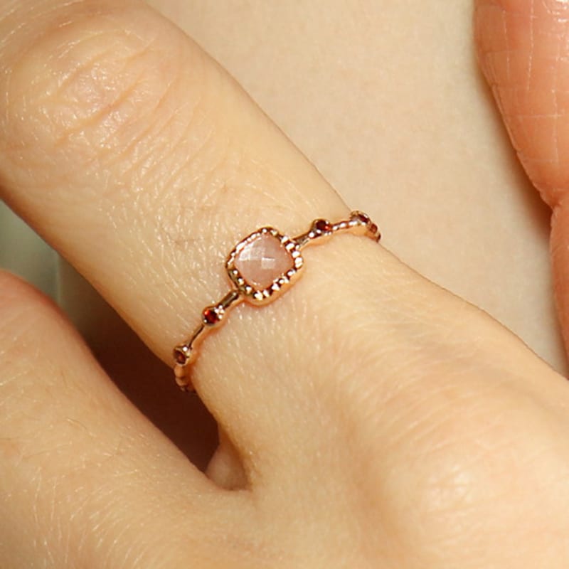 UNI.J Square Stone & Garnet Rose Gold Ring Ir263