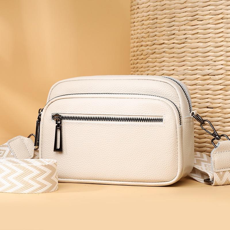 New Bag Women's Niche Fashion Messenger Bag Simple and Versatile Mommy Shoulder Armpit Bag Large Capacity Women's Bag